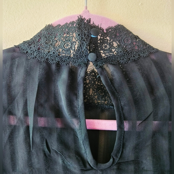 Emerald Lace Blouse - Picture 5 of 5
